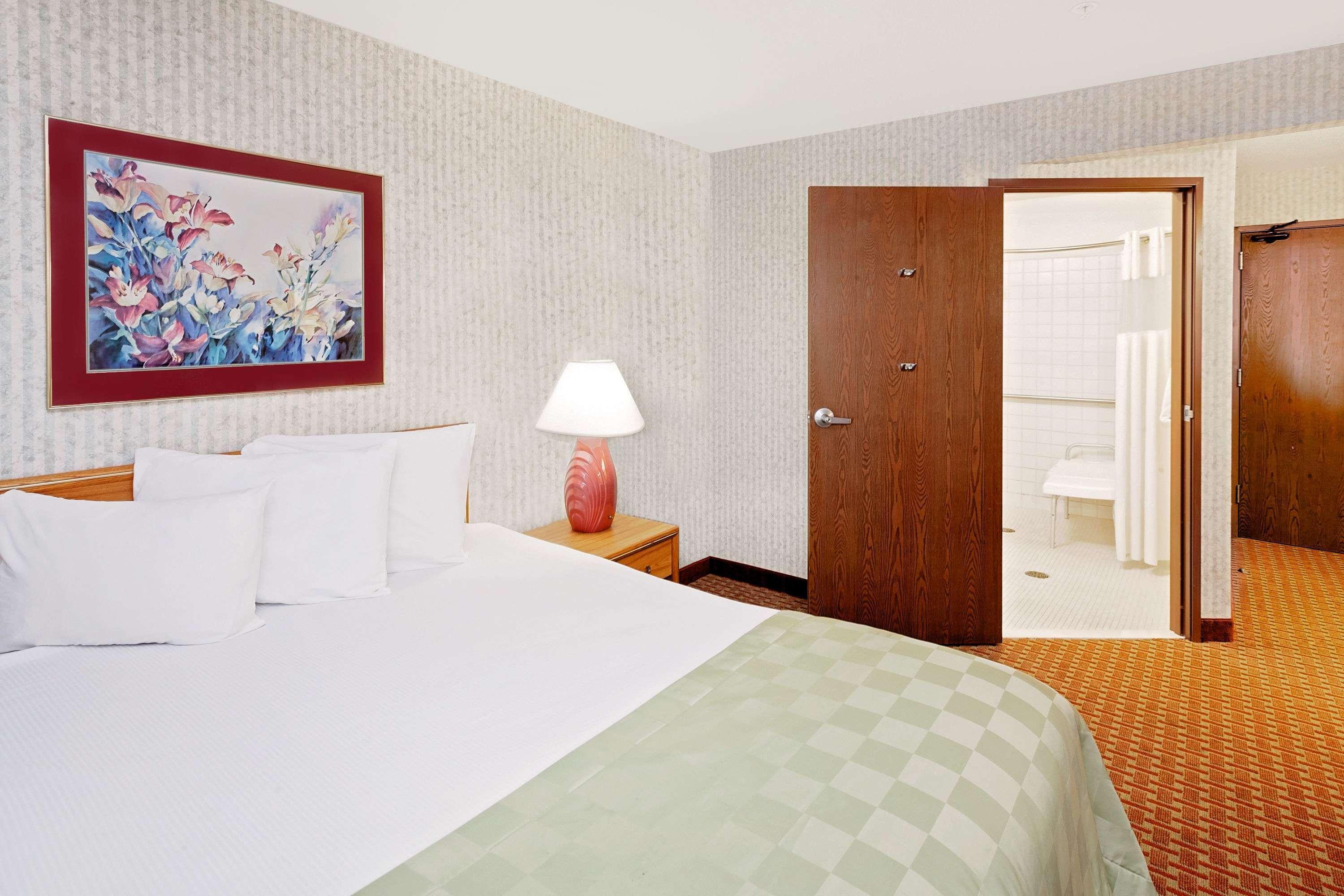 Baymont By Wyndham St. Joseph/Stevensville Esterno foto