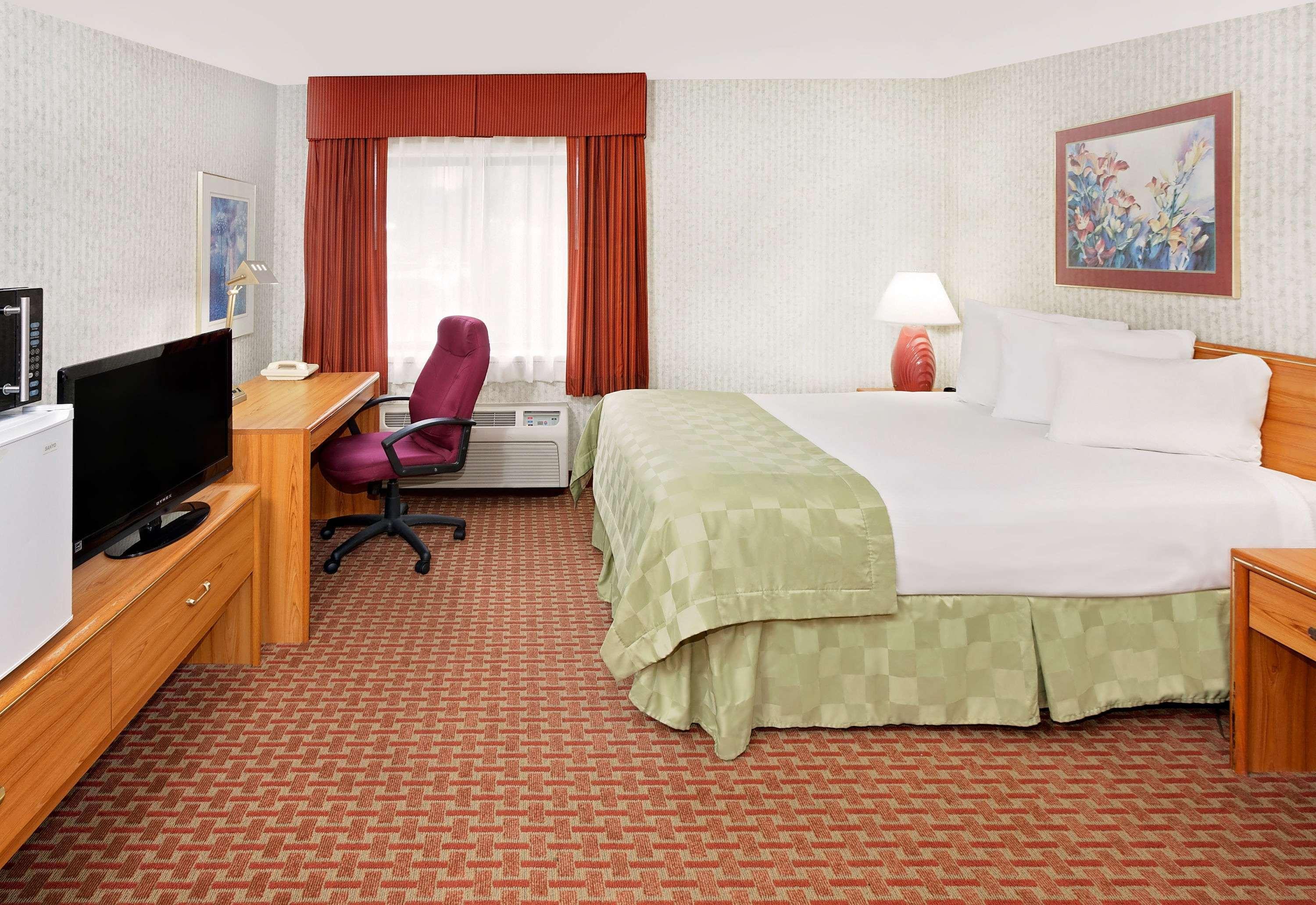 Baymont By Wyndham St. Joseph/Stevensville Esterno foto